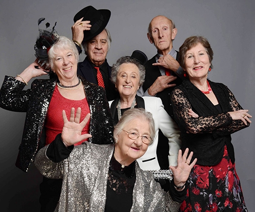 
	
	Dàn diễn viên của Off Their Rockers – Trò đùa trên phố là những cụ già trong độ tuổi vàng từ 67 - 84 tuổi.