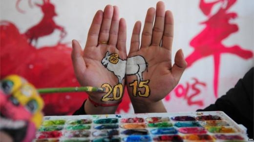 
	
	2015 là năm con cừu với người Trung Quốc, minh họa bởi một sinh viên ở miền đông tỉnh Sơn Đông.