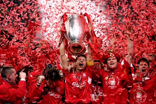 
	
	Vô địch Champions League là đỉnh cao nhất trong sự nghiệp của Gerrard (cầm Cup). Ảnh: DM.