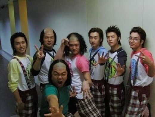 
	
	Super Junior hóa trang thành Mabbak (2007)