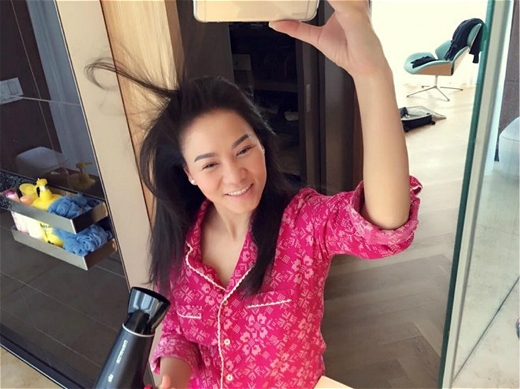 
	
	Hình ảnh selfie 'tóc gió thôi bay' của bà bầu Thu Minh khiến khán giả bật cười. - Tin sao Viet - Tin tuc sao Viet - Scandal sao Viet - Tin tuc cua Sao - Tin cua Sao