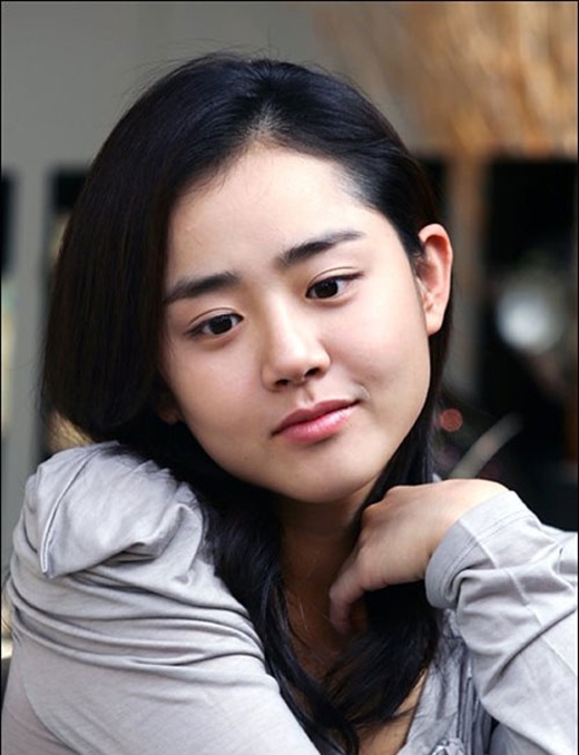 
	
	Moon Geun Young