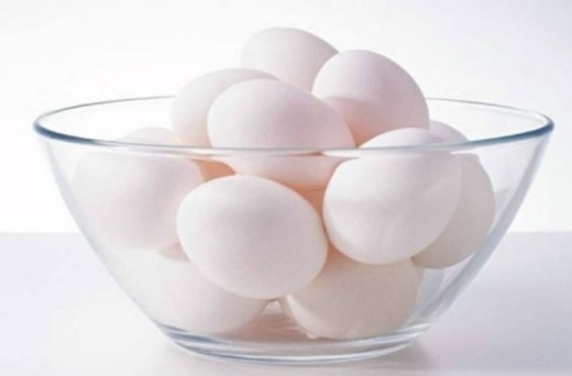 
	
	Ăn 1 quả trứng sẽ không làm tăng cholesterol, trứng có chứa một số lượng nhất định cholesterol, nhưng các thành phần trong trứng còn giúp làm giảm cholesterol. Chỉ cần chắc chắn mỗi ngày ăn 1 quả bạn không lo tăng nguy cơ bệnh tim.