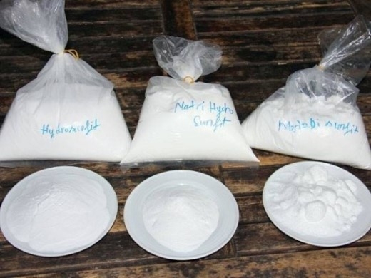 
	
	Chất tẩy trắng để xử lý rau củ héo được mua ở chợ 'thần chết' Kim Biên.