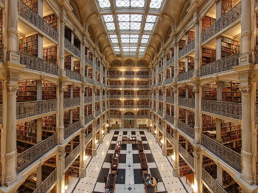
	
	Thư viện George Peabody ở Maryland, Mỹ