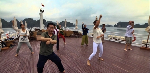 
	
	Martin Yan 'quẩy' cùng Gangnam Style.