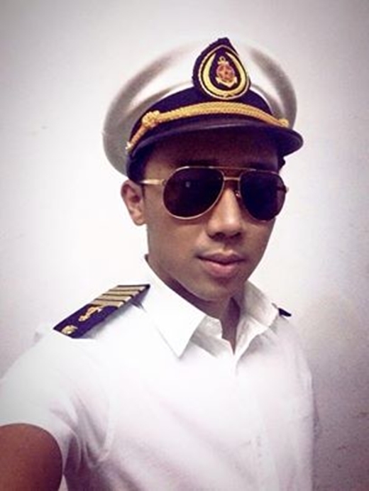 
	
	Trấn Thành đăng hình khoe anh làm thủy thủ cùng dòng chia sẻ hài hước:'Thủy thủ mặt... mâm'.
