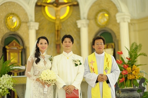 
	
	Hình ảnh trong đám cưới ấm cúng của Dustin Nguyễn và Bebe Phạm. - Tin sao Viet - Tin tuc sao Viet - Scandal sao Viet - Tin tuc cua Sao - Tin cua Sao