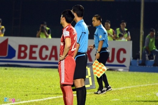 
	
	Trong trận đấu giữa Bình Dương và Quảng Ninh, tiền đạo người Nghệ An được tung vào sân từ băng ghế dự bị ở phút thứ 60 của trận đấu.
