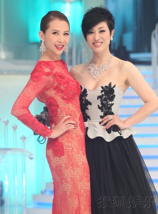 
	
	Hai giám khảo cuộc thi - Á hậu Thái Thiếu Phân và Hoa hậu một thời Trần Pháp Dung