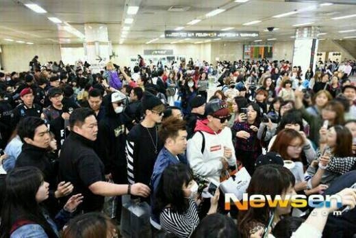 
	
	Quang cảnh đáng sợ mỗi khi EXO xuất hiện tại sân bay
