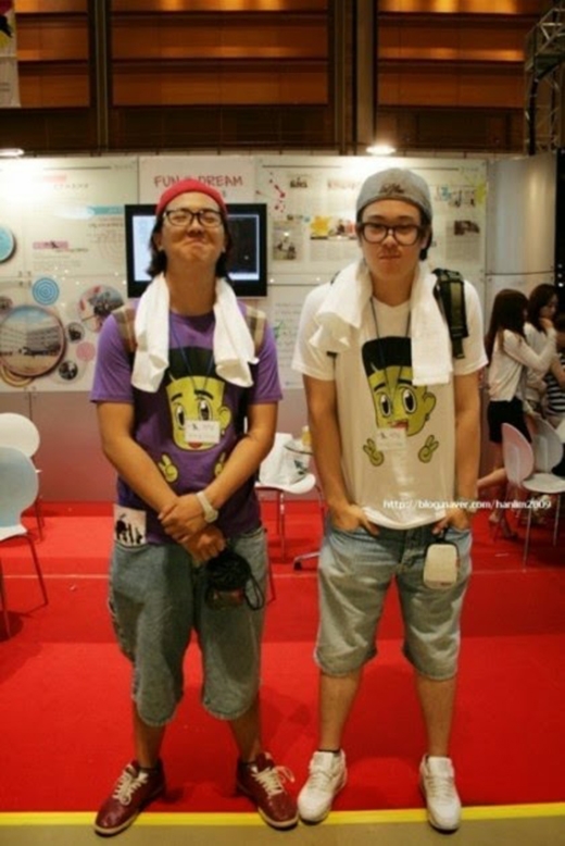 
	
	Mino (Winner) và PO (Block B) là đôi bạn thân. Hình chụp vào năm 2009
