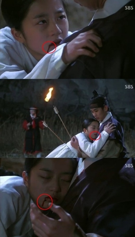 
	
	Vết máu trên khóe môi của Seo Yi Hwa (Kim Hyun Soo) trong You Who Came From The Stars lại thấp thoáng ẩn hiện khác nhau trong những cảnh quay gần, xa.
