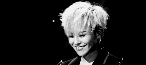 
	
	“Trai tốt” đa tài cực ngầu G-Dragon của Big Bang lại trông như một đứa trẻ với nụ cười ngây thơ, cuốn hút.