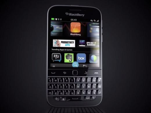 
	
	Chiếc BlackBerry đời mới nhất có hình dáng rất giống BlackBerry Bold vài năm trước. Nó có bàn phím vật lí, trackpad và màn hình lớn hơn. Classic hiện là điện thoại tốt nhất có bàn phím.