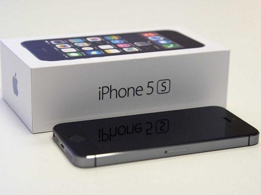 
	
	iPhone 5S của Apple dù đã ra mắt được 1 năm nhưng vẫn là “lọt top” điện thoại tốt nhất, nhất là với những người không cần màn hình lớn. Nếu muốn dùng iPhone với giá hợp lí, hãy chọn chiếc iPhone 5S.