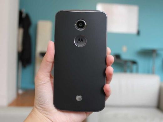
	
	Tương tự như Google Nexus 6, Motorola Moto X có ngoại hình đẹp mắt, màn hình 5,2 inch, chạy phiên bản nhẹ của Android giúp cập nhật phần mềm nhanh hơn.
