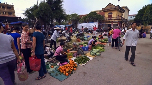 
	
	Khu chợ nhộn nhịp tỉnh Ninh Bình.