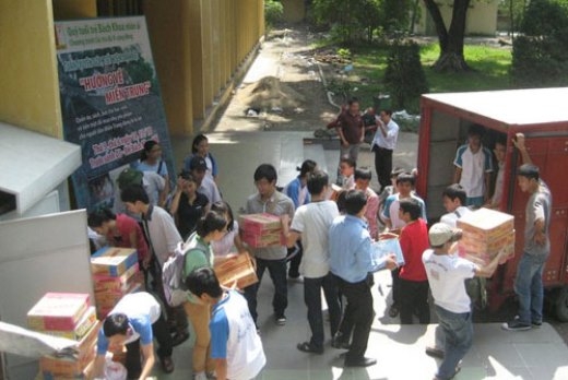 
	
	Nhiều chuyến hàng ủng hộ đồng bào lũ lụt, biên giới được trích từ quỹ trà đá do chính sinh viên Bách khoa tiết kiệm trong thời gian dài. Ảnh: tradavicongdong.