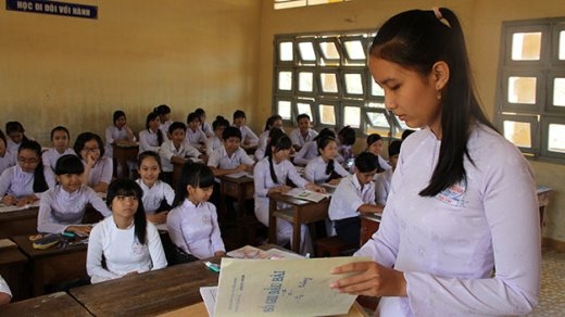 
	
	Bạn Trương Nguyễn Ngọc Yến (lớp trưởng lớp 9/1) ghi sổ đầu bài - Ảnh: Vân Trường