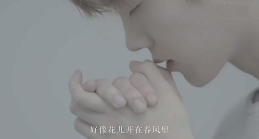 
	
	Vẻ đẹp mong manh của Luhan trong MV mới