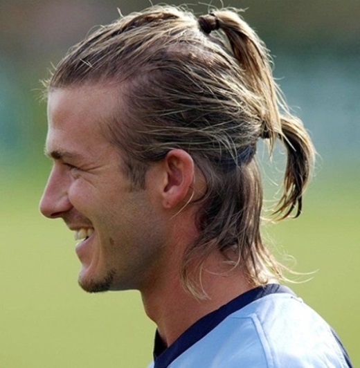 
	
	10. Kiểu tóc đuôi ngựa bị chê nhiều hơn khen trong thời gian Beckham khoác áo Real Madrid năm 2003 xếp ở vị trí thứ 10.