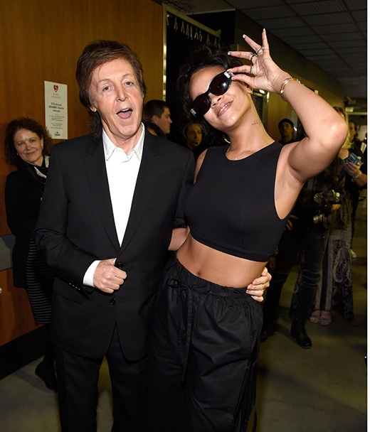 
	
	Paul McCartney và Rihanna nhắng nhít bên nhau bất chấp chuyện chênh lệch độ tuổi