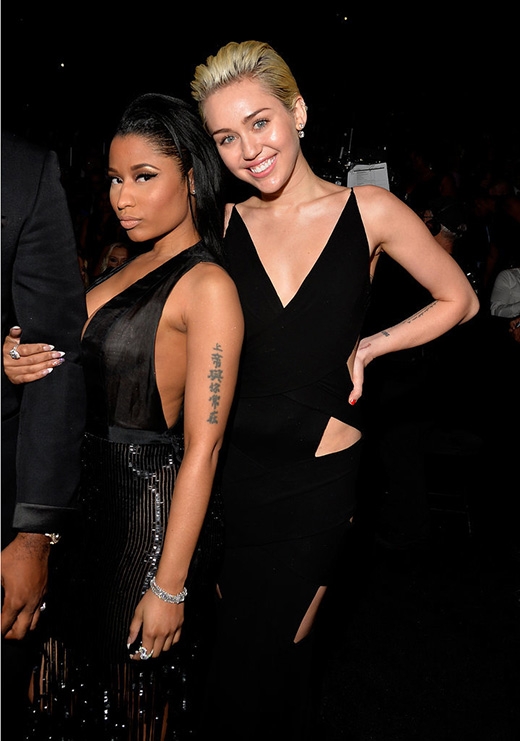 
	
	Nicki Minaj và Miley Cyrus rạng rỡ chụp ảnh cùng nhau