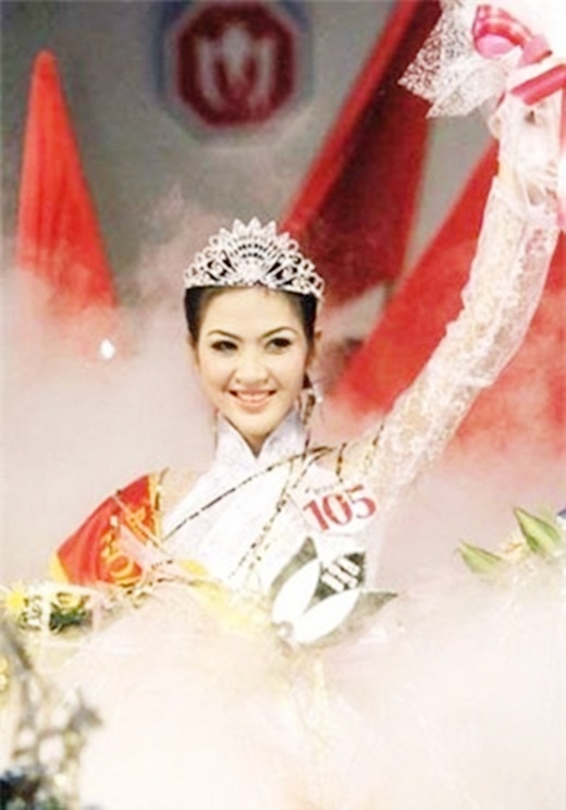 
			
			Phan Thu Ngân: Phan Thu Ngân đăng quang năm 2000 khi mới 20 tuổi.