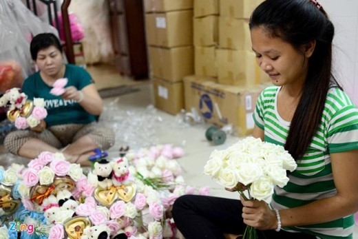 
	
	Bó hoa 699 bông do một khách hàng ở nước ngoài đặt tặng cho người yêu thương của mình ở Hà Nội vào đúng vào dịp lễ Tình nhân 14/2.