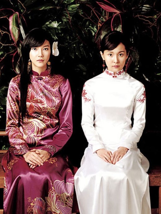 
	
	Cặp diễn viên Hàn Quốc Cha Ye Ryeon và Jo Ahn với phong cách bí ẩn, độc đáo trong trang phục truyền thống của đất Việt.