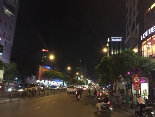 
	
	Mir thích thú với quang cảnh đường phố Việt Nam