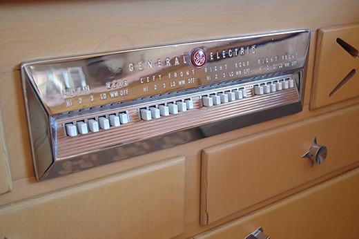 
	
	Đây là những nút điều khiển của một cái bếp điện ngày xưa.