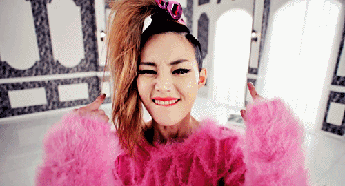 
	
	Cô nàng rapper cá tính Miryo gây ấn tượng với màn đốt lửa hai ngón tay giữa trong MV của Brown Eyed Girls.