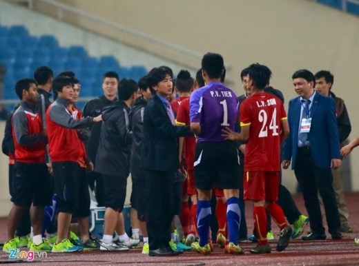 
	
	HLV Miura đứng ngồi không yên trong suốt 90 phút, tuy nhiên chiến thắng chung cuộc 1-0 trước Olympic Indonesia đã phần nào giải tỏa áp lực của HLV người Nhật Bản.