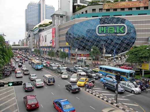 
	
	Khu vực mua sắm Siam nổi tiếng của Thái