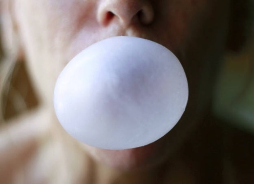 
	
	Việc nhai kẹo cao su đã xuất hiện cách đây ít nhất là 5000 năm.