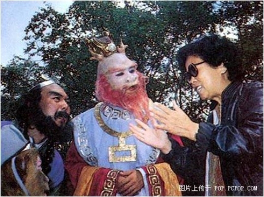 
	
	Dương Khiết trò chuyện với Sa Tăng và Long Vương