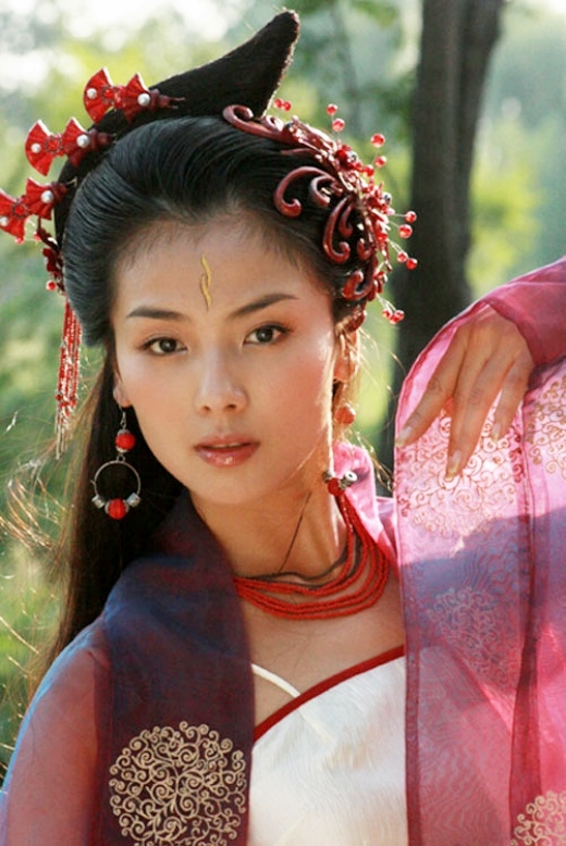 
	
	Trong Bảo Liên Đăng Tiền Truyện, Lưu Đào thể hiện vai diễn tiên nữ Dao Cơ. Không trang phục trắng tinh khôi, Lưu Đào vẫn đẹp nổi bật.