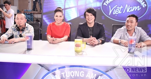
	
	Nhạc sĩ Quốc Trung sẽ hỗ trợ bộ ba BGK để tìm ra những gương mặt xuất sắc để vào vòng trong của chương trình Vietnam Idol 2015 - Tin sao Viet - Tin tuc sao Viet - Scandal sao Viet - Tin tuc cua Sao - Tin cua Sao