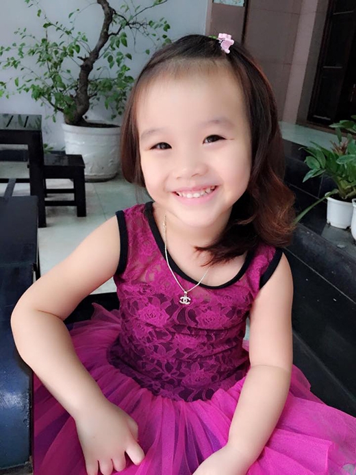
	
	Con gái ca sỹ Thu Phượng (vợ cũ MC Thành Trung) cũng là một cô bé rất điệu đà và xinh đẹp.