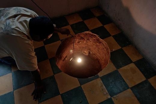 
	
	Chiếc hố sâu 12 mét này hình thành bên trong một ngôi nhà của người dân Guatemala vào ngày 19/7/2011.