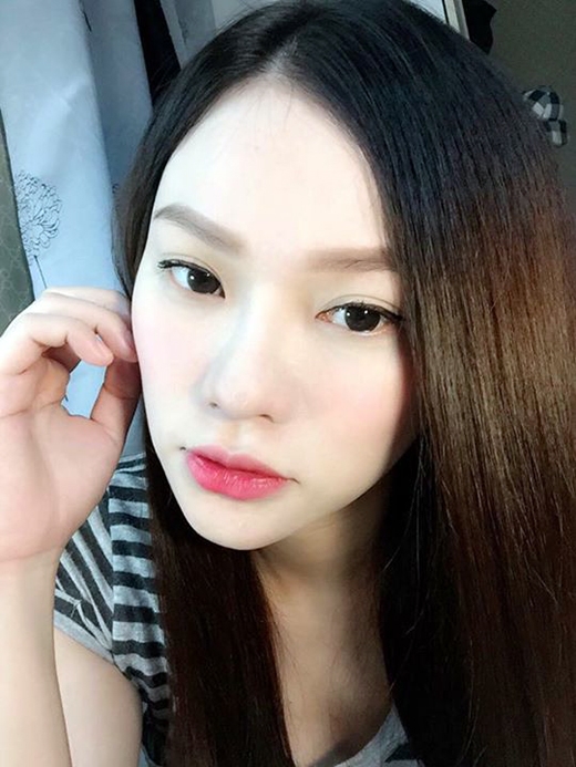 
	
	Đang trong giai đoạn mang thai, Thu Thủy hầu như vắng bóng khỏi showbiz. Mới đây, cô vừa đăng tải bức ảnh được selfie từ khá lâu để hâm nóng tình cảm với các fans và bày tỏ sự nôn nóng để được quay lại với nghề.