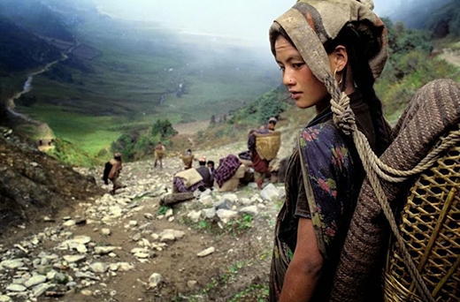 
	
	Vẻ đẹp của cô gái thuộc bộ lạc Chhetri ở Nepal.
