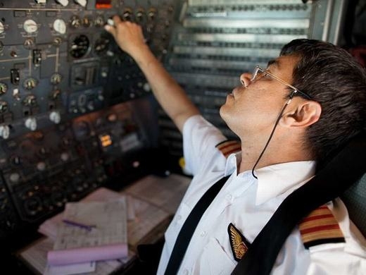 
	
	Với việc phải chịu trách nhiệm của hàng trăm người mỗi ngày, phi công có mức độ căng thẳng khá cao với số điểm 60.46. Lương trung bình năm của phi công là 98.410 USD, tăng trưởng dự báo tới năm 2022 là -1%.