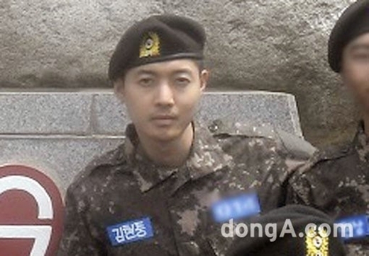 
	
	Bức ảnh trong quân đội của Kim Hyun Joong khiến fan lo lắng