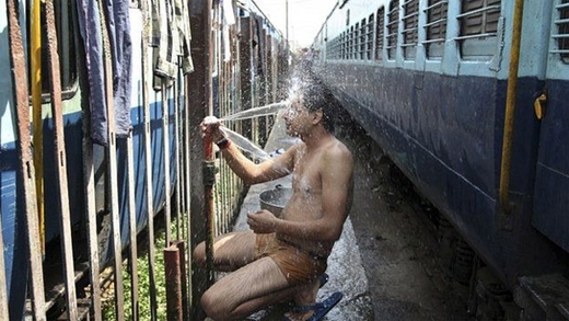 
	
	Nắng nóng đã khiến ít nhất 600 người ở Ấn Độ tử vong