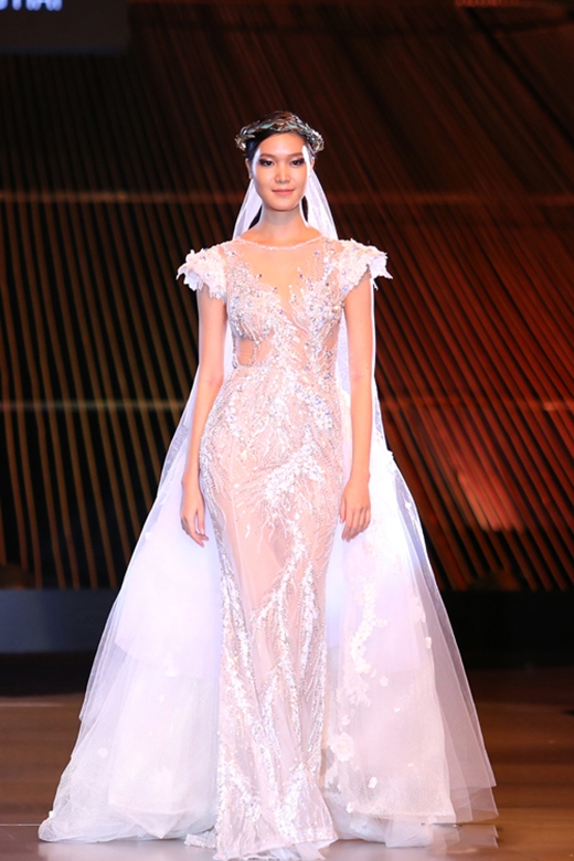 
	
	Thùy Dung đăng quang Hoa hậu Việt Nam 2008. Ngoài danh hiệu một người đẹp, cô cũng tham gia trình diễn thời trang cho một số show diễn mang tính ngoại giao cũng như những nhà thiết kế thân thiết. Thùy Dung cao 1m80.