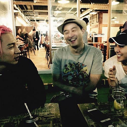 
	
	'Bố Yang' nhà YG đã chụp lại khoảnh khắc gặp gỡ của Taeyang, G-Dragon và Jinu