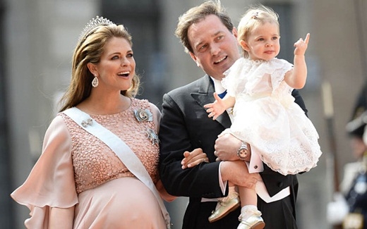 
	
	Công chúa Thụy Điển Madeleine, con gái út của Quốc vương, cùng chồng mình là nhân viên ngân hàng Chris O’Neill và con gái họ - Leonore